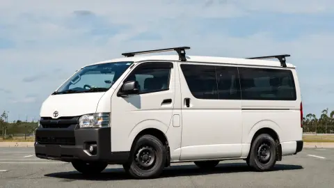 ハイエース9型 — 仕事も日常も支える新型バン