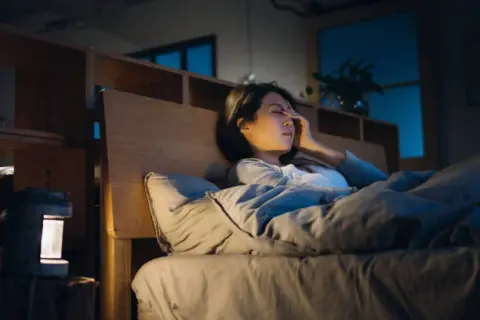 なぜ疲れすぎた脳は「空回り」を始めるのか？ 思考のブレーキが壊れた夜の対処法