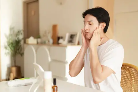 化粧は「マナー」へ:韓国が塗り替えた男の常識